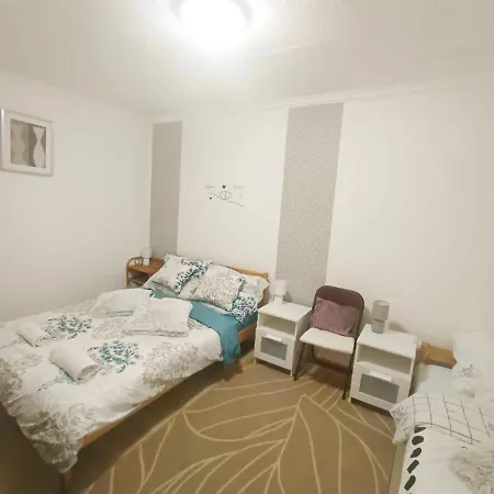 Kertvarosi Relax Apartmanhaz *